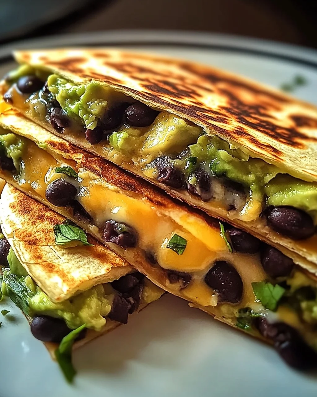 Köstliche Vegetarische Avocado- und Schwarzbohnen-Quesadilla