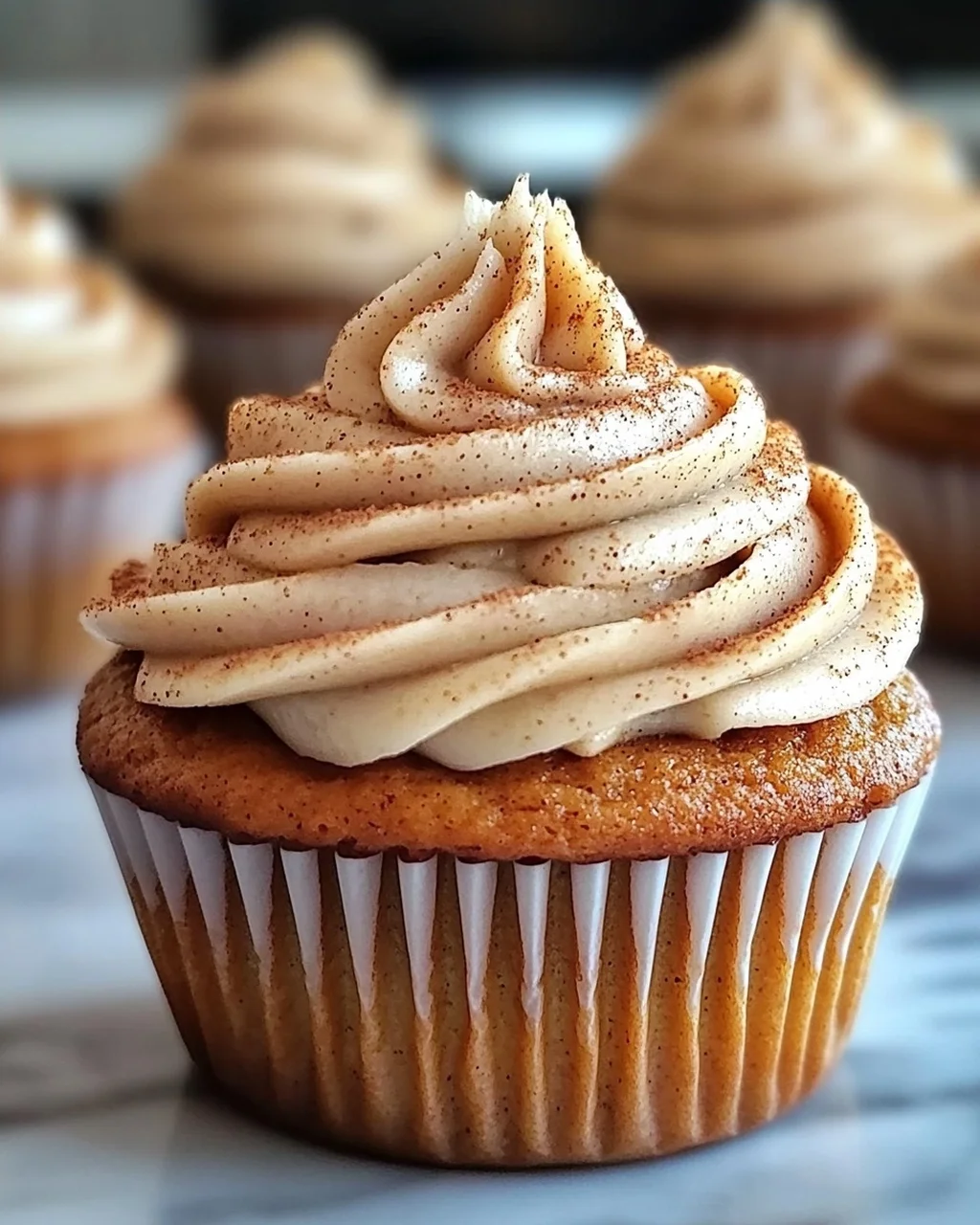 Kürbis Chai Cupcakes mit braunem Zucker Frosting