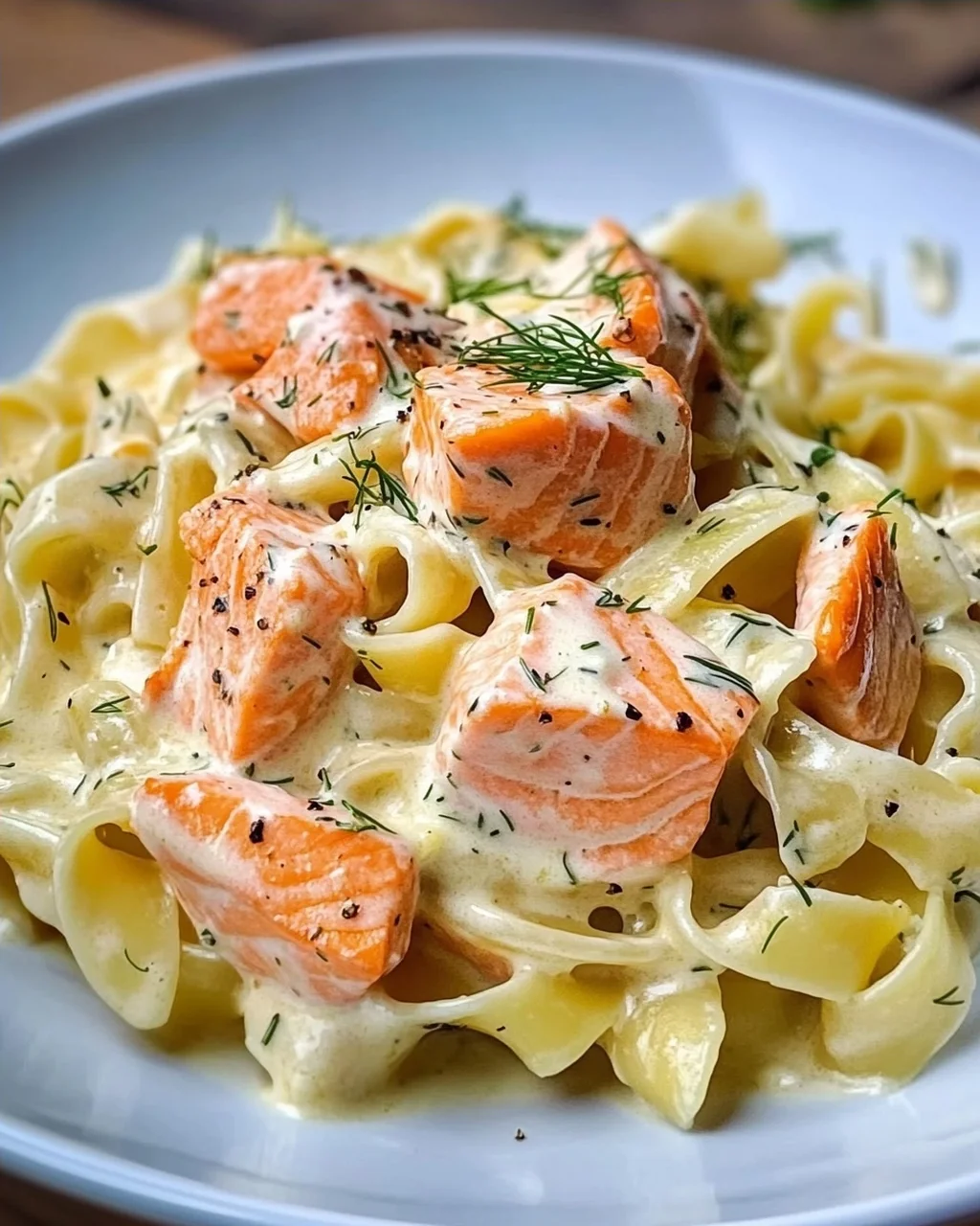 Pasta mit Lachs und Sahnesoße