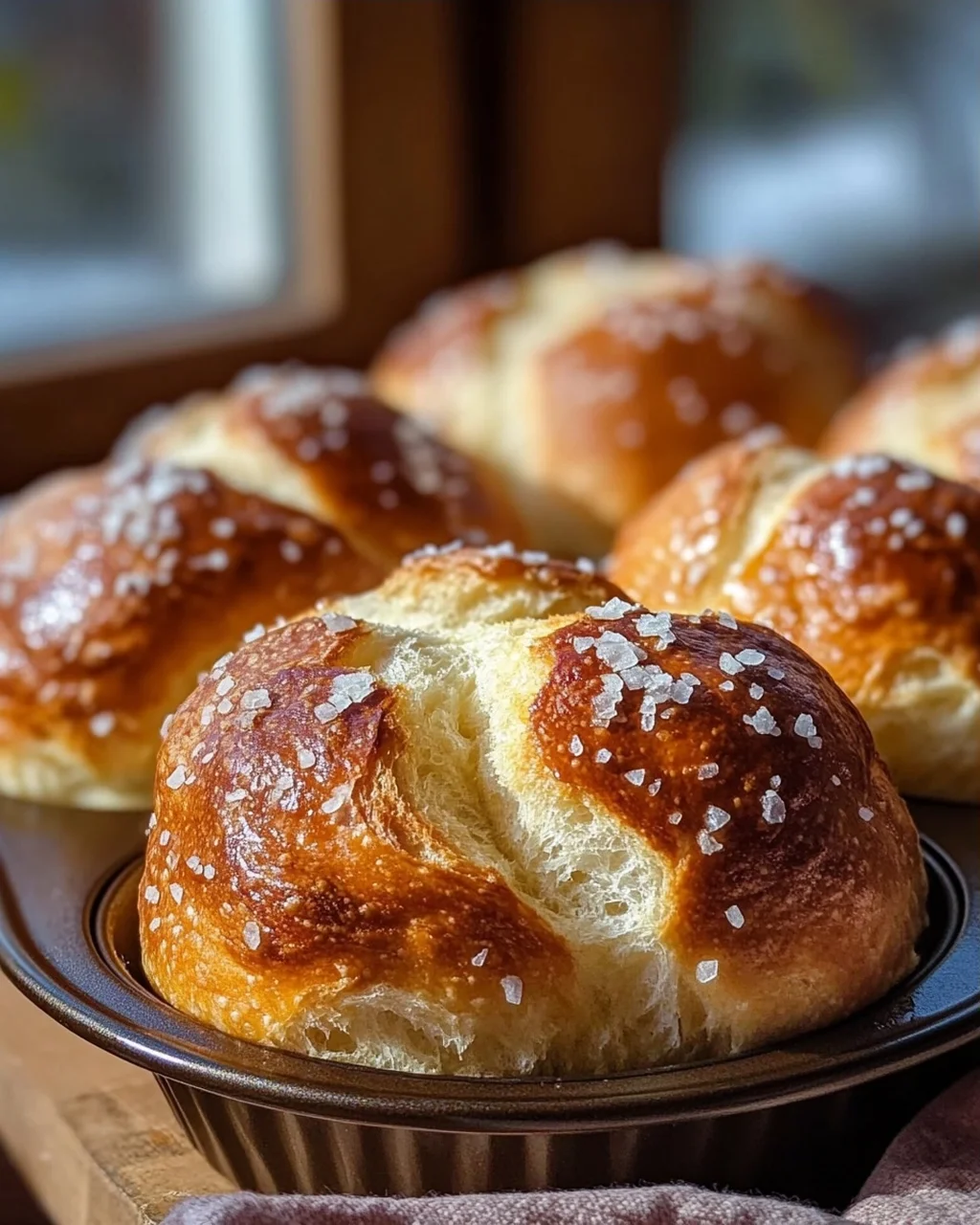 Rezept für Laugenbrötchen im Muffinsblech gebacken